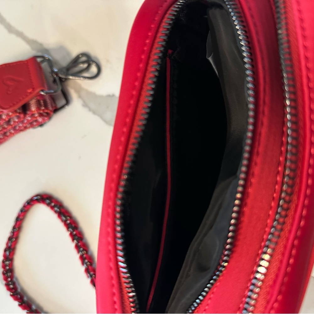 Elegant Red Woven Crossbody Bag - Picture 9 of 10